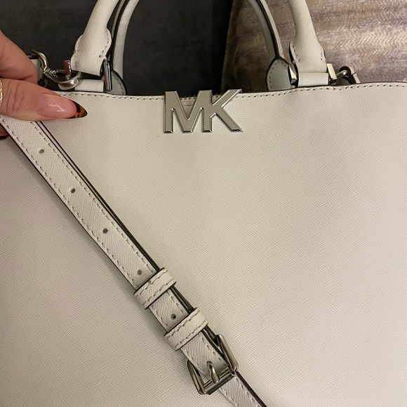 Michael Kors Florence Crossbody - Picture 2 of 6
